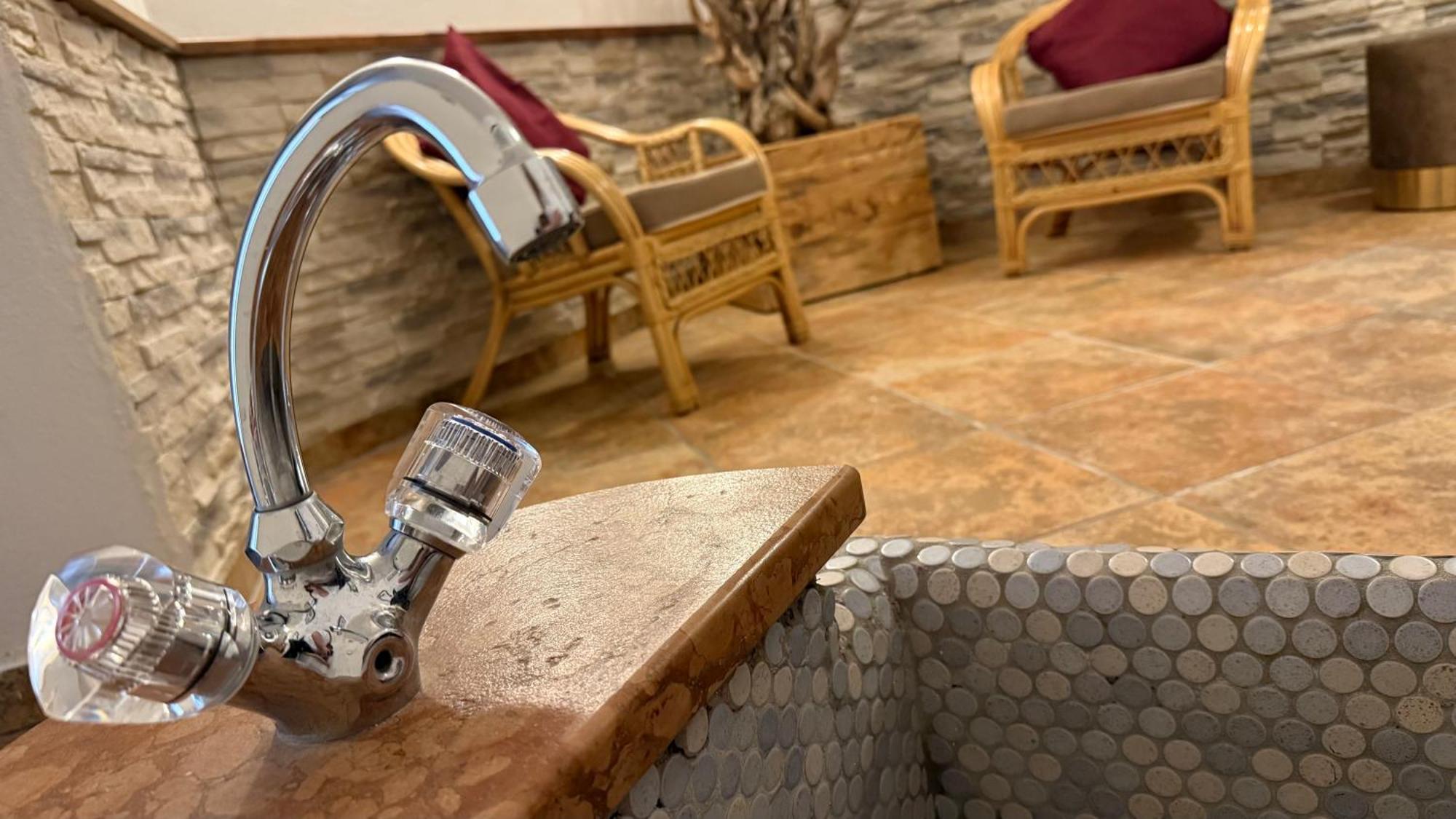 Hotel Dorfgasthof Schloesslstube Stuhlfelden Luaran gambar